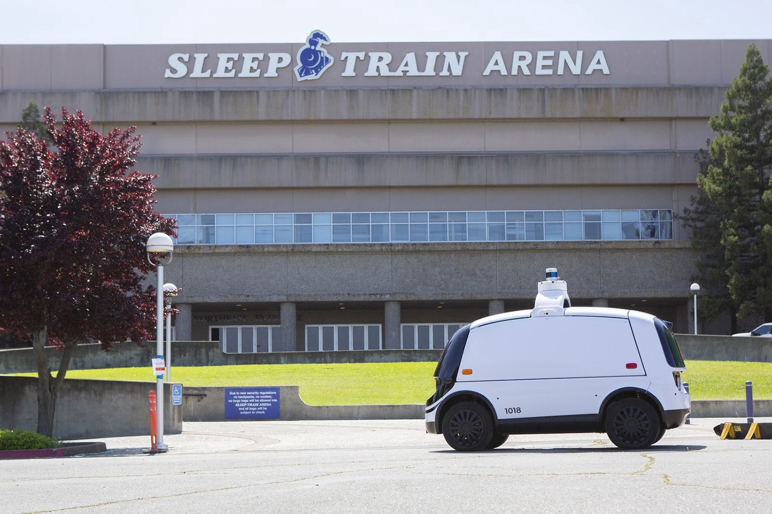 Nuro uses its R2 unmanned delivery vehicles to help doctors fight COVID-19