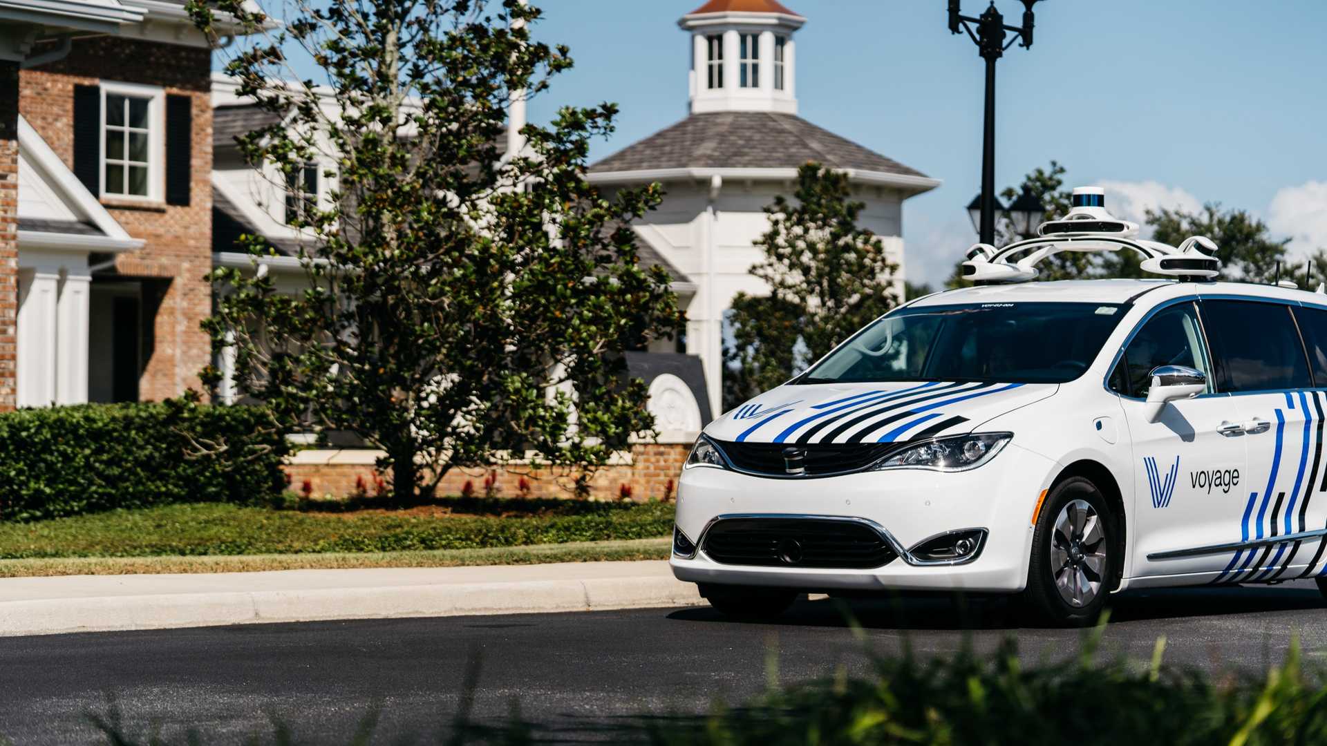 Voyage To Integrate Self-Driving Tech In Chrysler Pacifica Hybrid