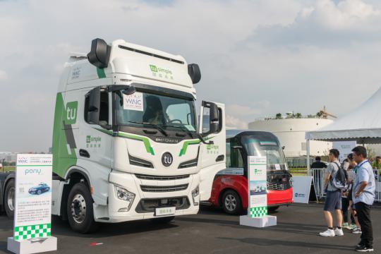 Driverless trucks to revamp road delivery network