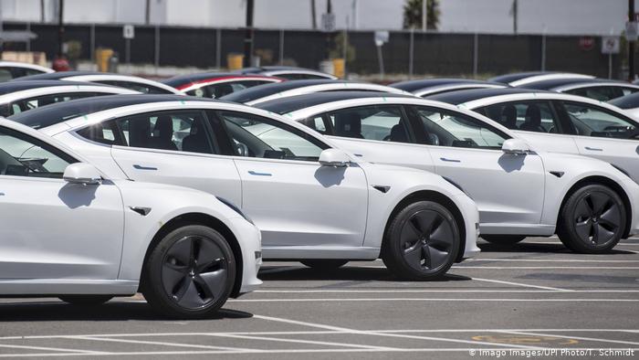 Autonomous driving: Tesla deaths shine light on industry hurdles
