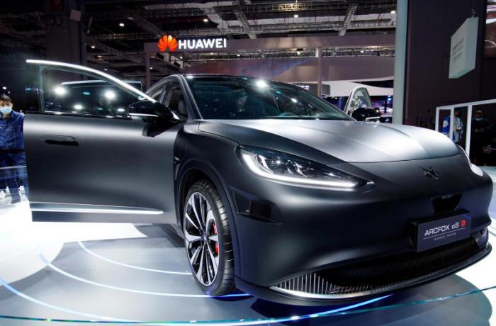 The first Huawei technology driverless car is on sale