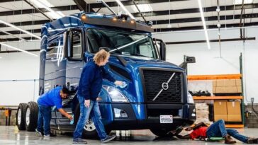Embark Pursues OEM Integration of Autonomous Tech, Rolls out Carrier Program
