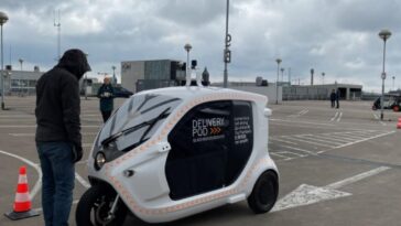 How will pedestrians and self-driving vehicles get along?