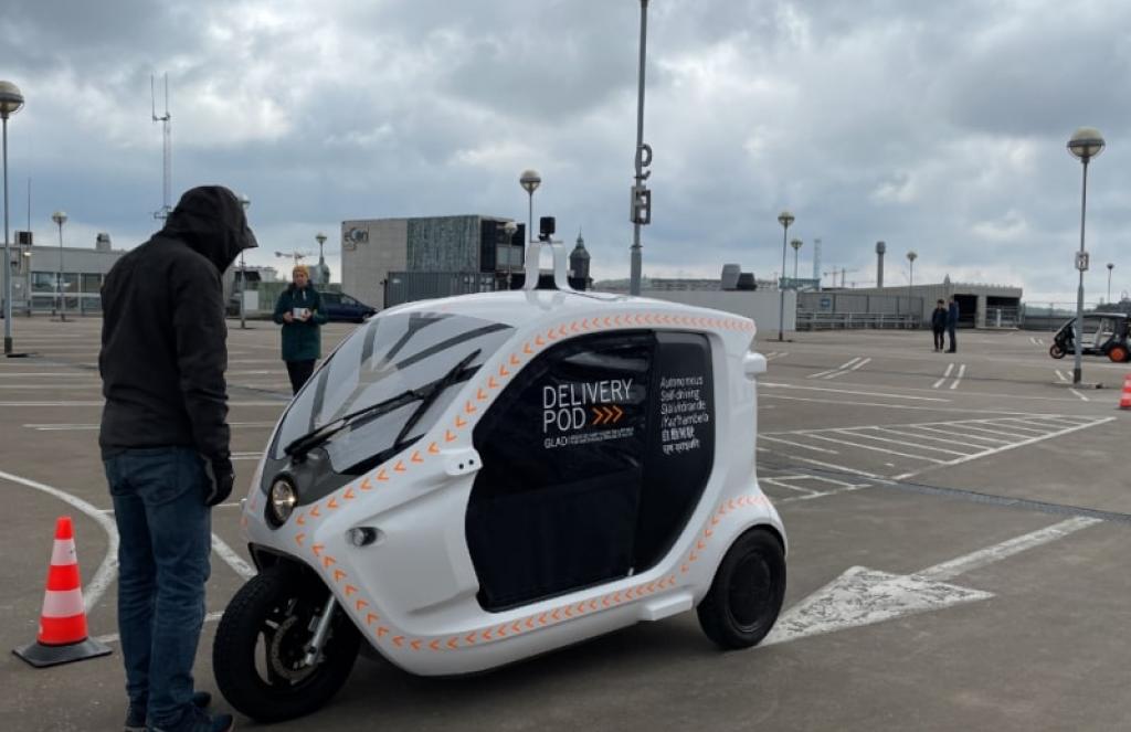 How will pedestrians and self-driving vehicles get along?