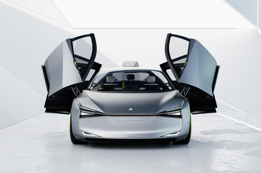 WayRay Holograktor: futuristic autonomous taxi unveiled