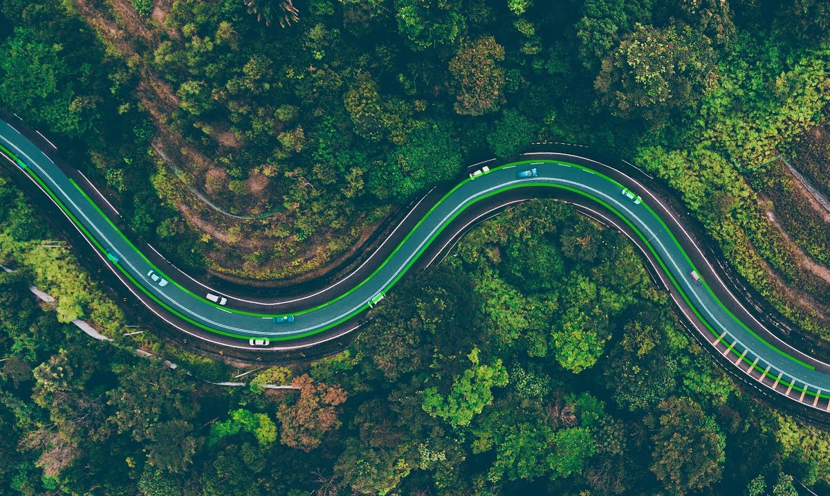 Israeli Electric Vehicle Firm Builds US Road To Charge Cars While They Drive