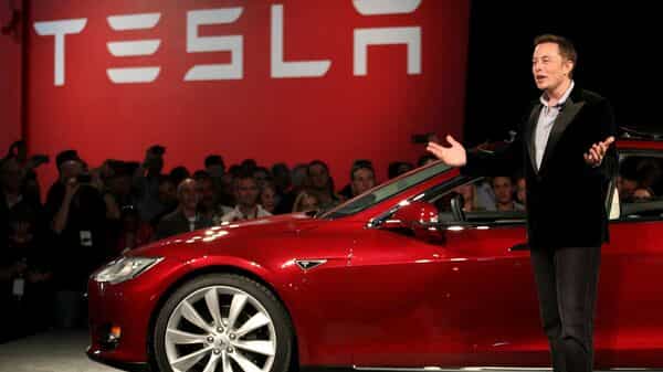 Elon Musk pushes the boundaries in Tesla autonomous campaign