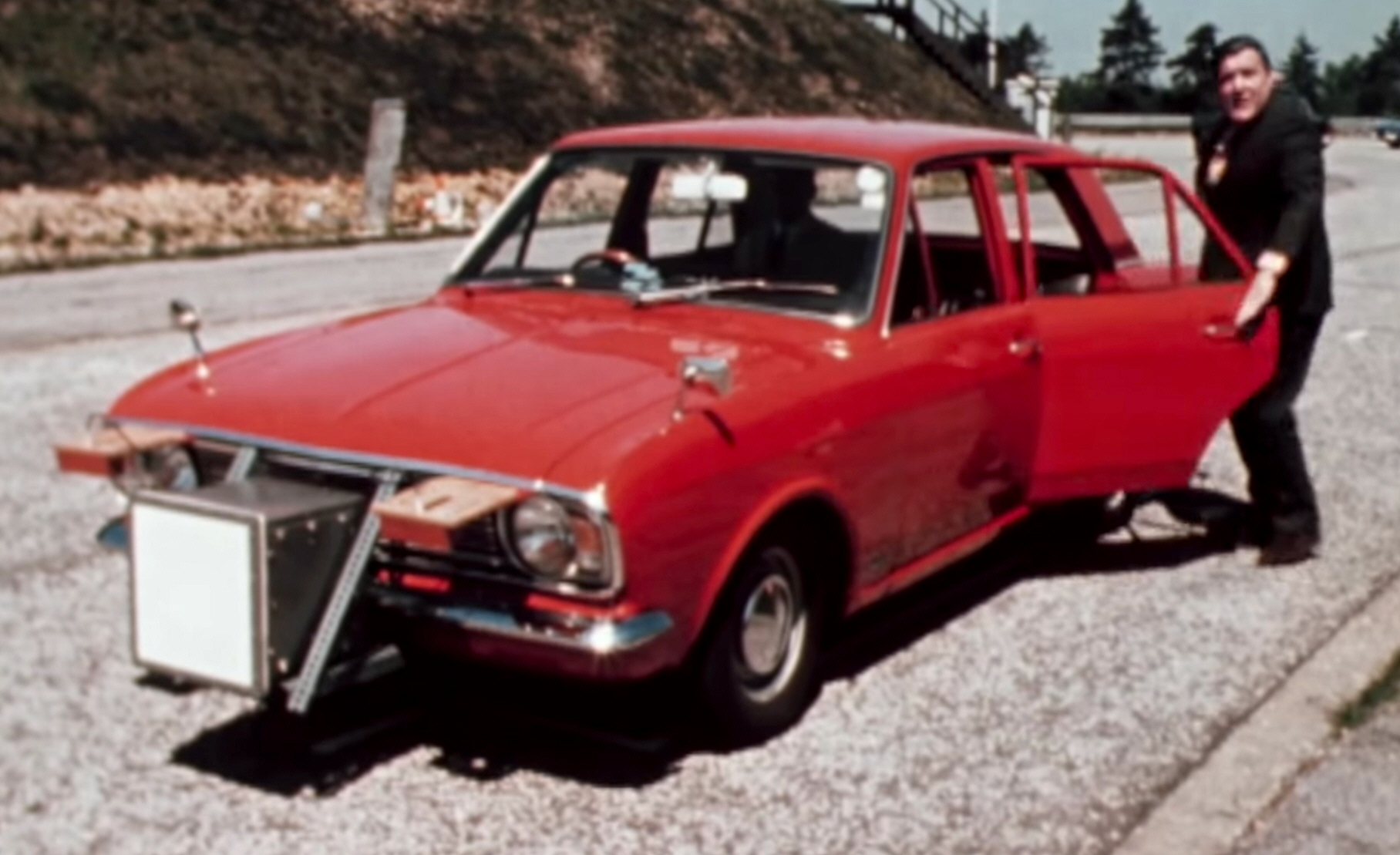 This amazing video shows driverless cars being tested back in 1971