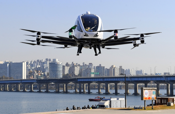 Korea unveils autonomous driving, commercial drone service roadmap