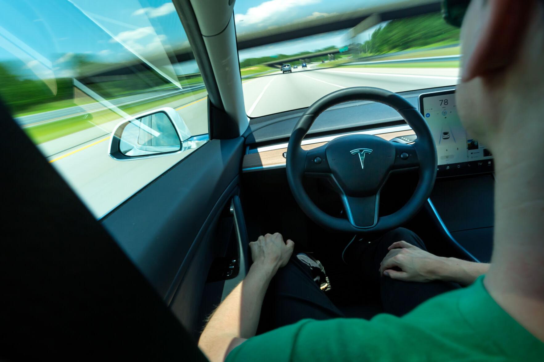 DMV can't be trusted to prevent crashes by driverless trucks, California legislators say