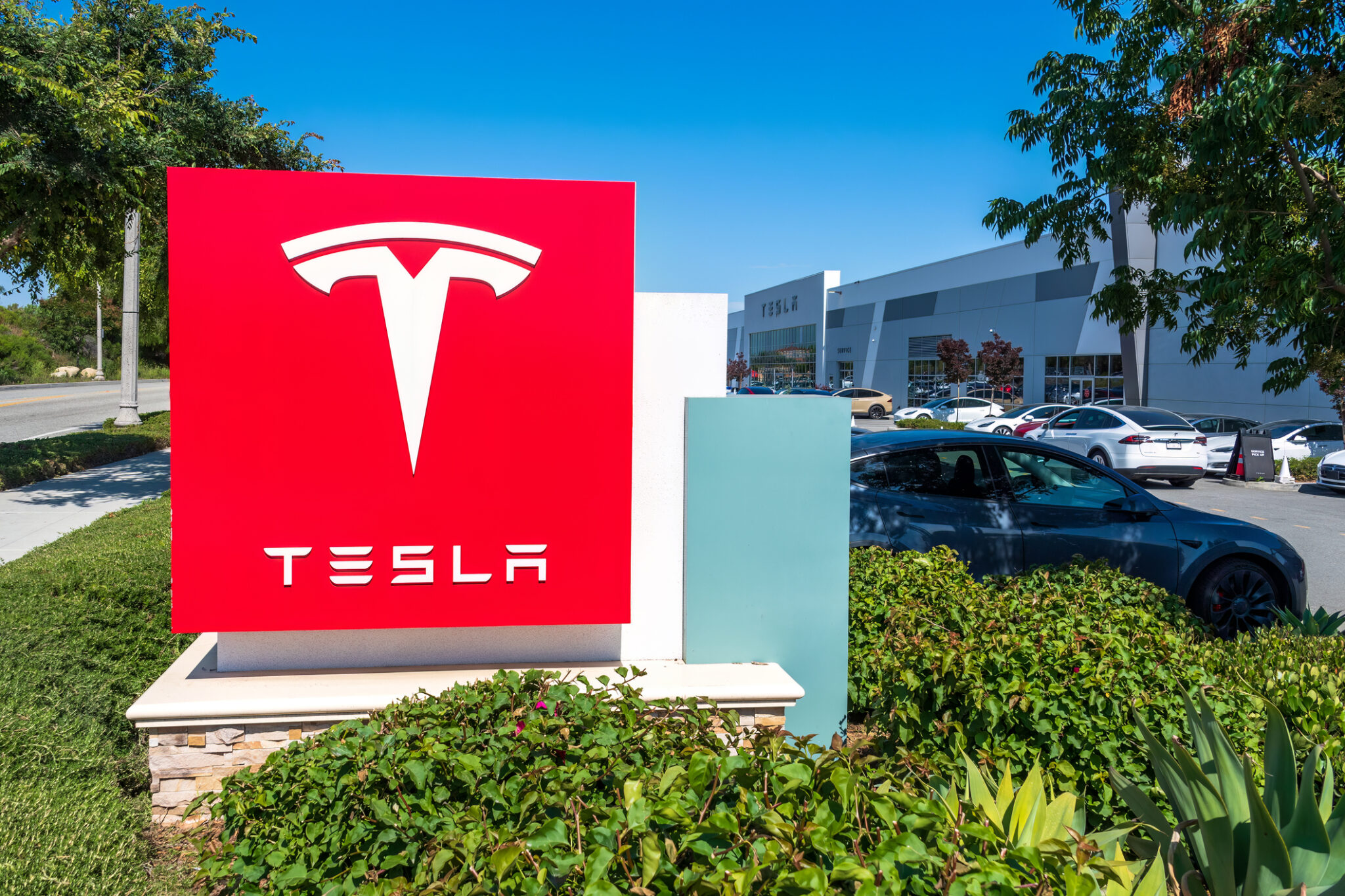 Tesla cuts 14,000 workers, 2 executives resign