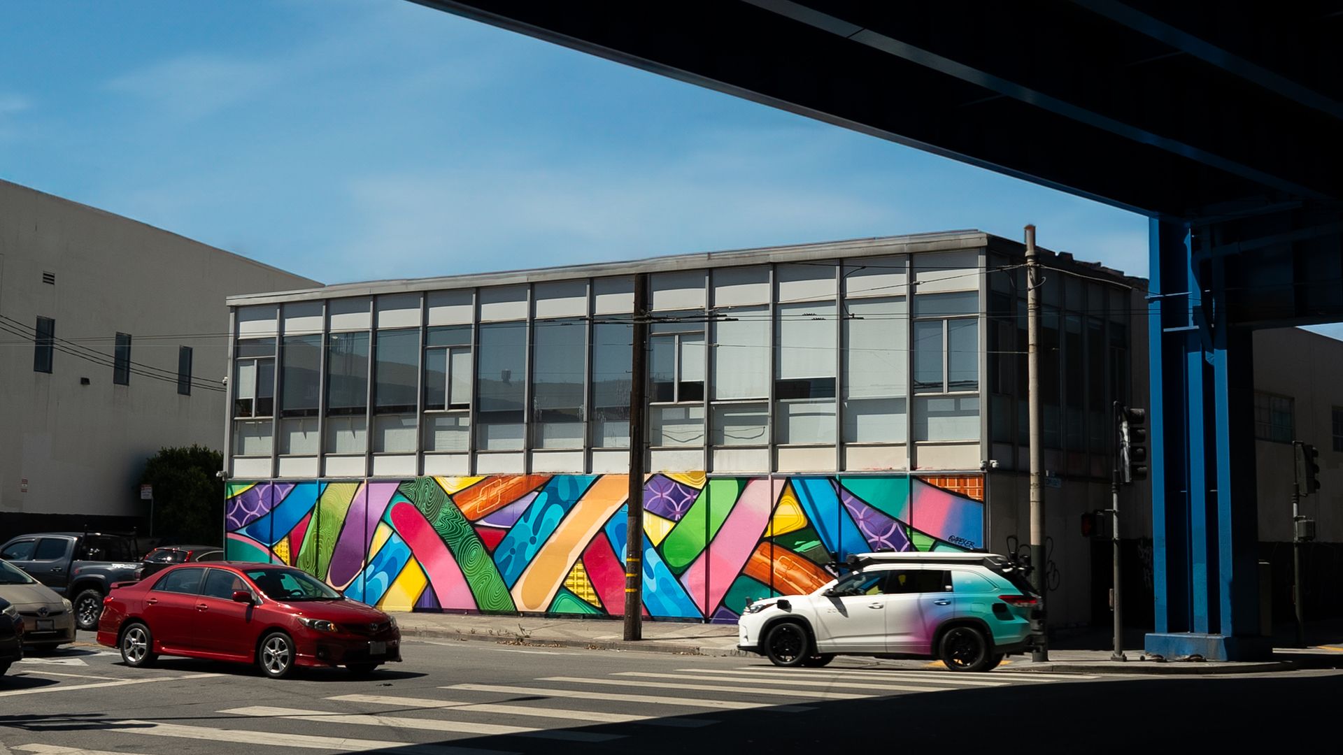 Robotaxi company Zoox unveils mural to beautify SoMa area