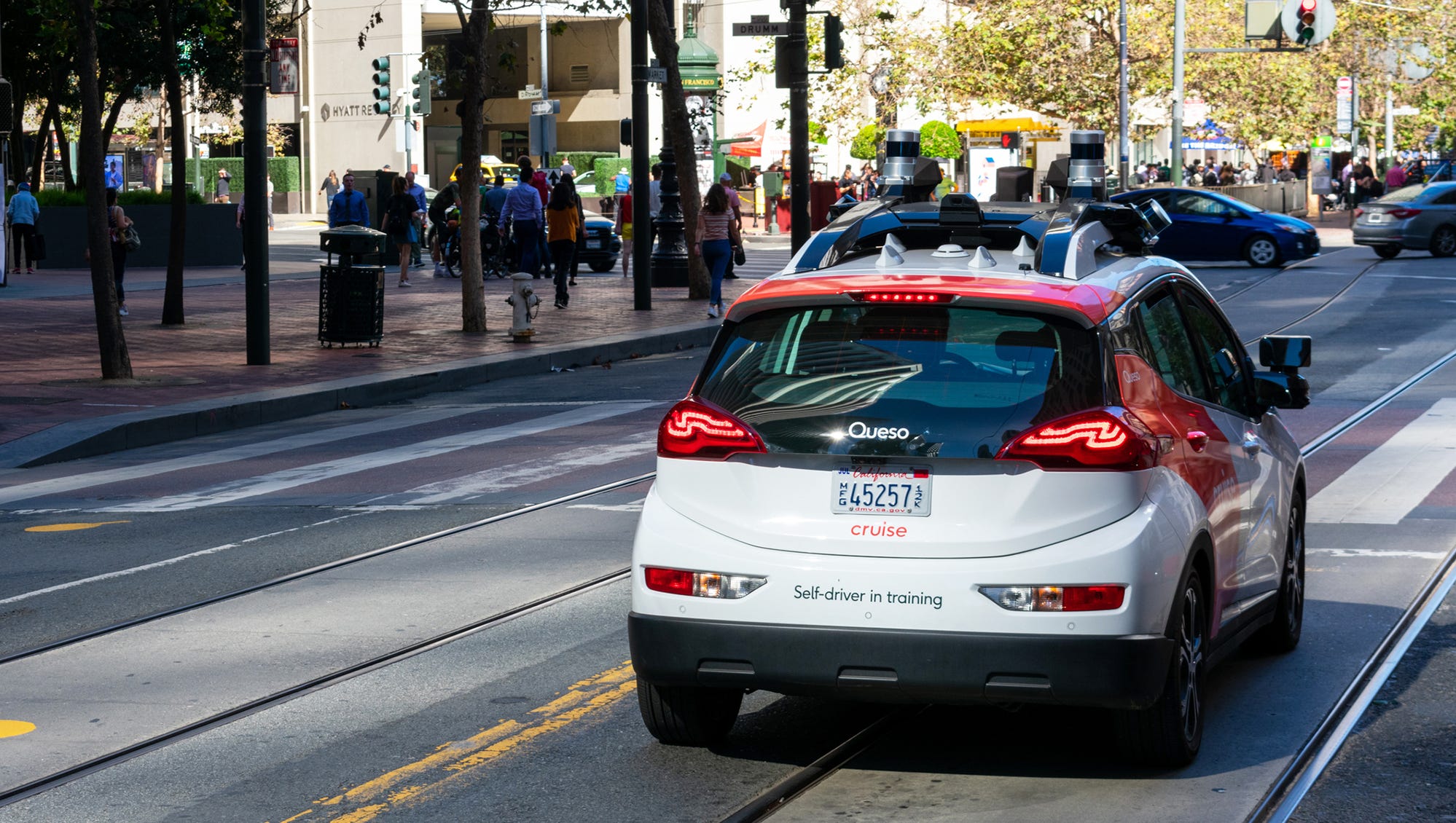 Feds close 1 of 2 probes into GM's Cruise autonomous vehicles after recall