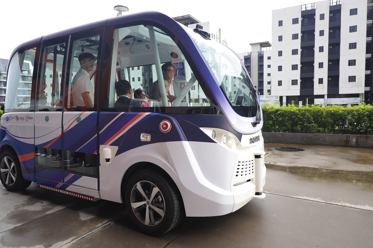 Self-driving buses deployed in New Clark City